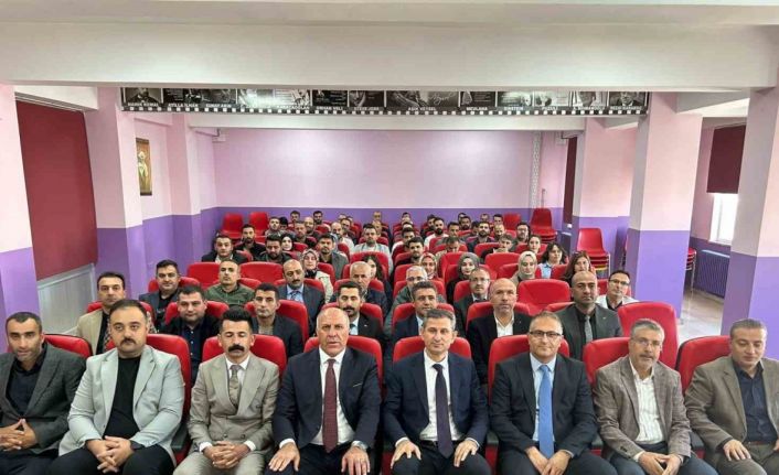 Bulanık’ta okul müdürleri istişare toplantısında bir araya geldi