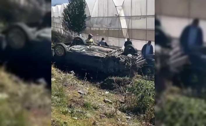 Burdur’da 2 otomobil kafa kafaya çarpıştı: 3 yaralı