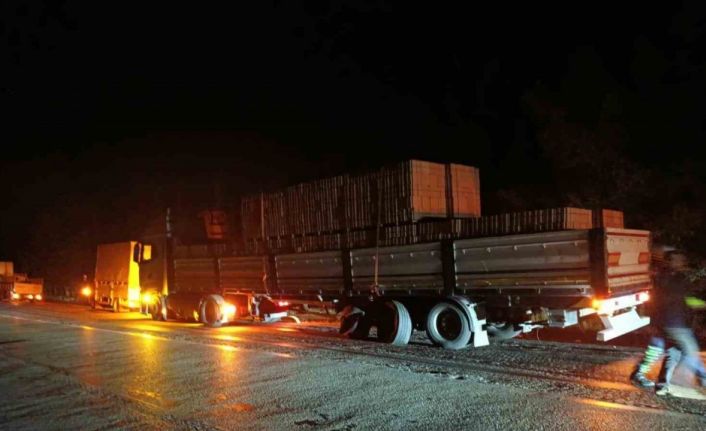 Burdur’da otomobil ile tır çarpıştı: 1 ölü, 2 yaralı