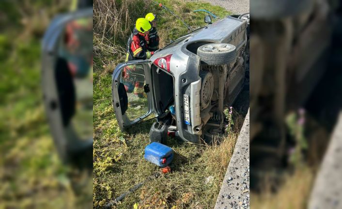 Burhaniye’de otomobil köprüden dereye devrildi