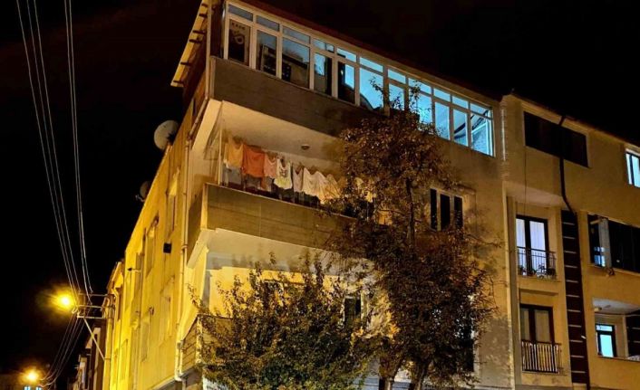 Bursa’da 3’üncü kattan düşen genç yaralandı