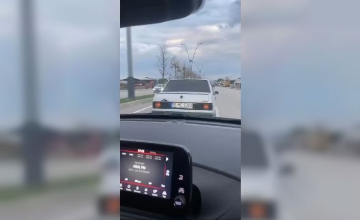 Bursa’da bir otomobil tartıştığı sürücünün önünü kesti