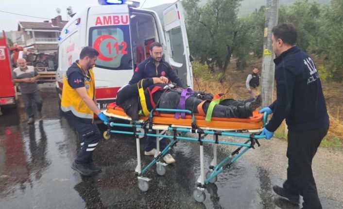 Bursa’da çekici ile kamyonet çarpıştı 4 yaralı