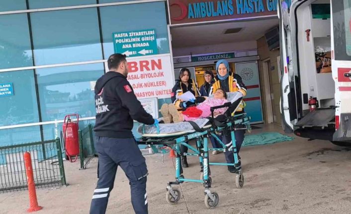 Bursa’da demir kapının altında kalan 9 yaşındaki çocuk ağır yaralandı