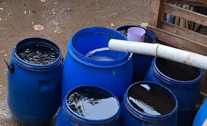 Bursa’da yağmur suyunu varillere biriktirerek tasarruf ediyor