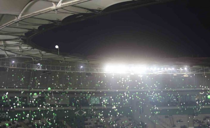 Bursaspor taraftarları minik Çağan Ata’nın mücadelesini kutladı