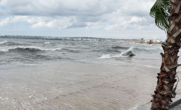 Büyükçekmece’de lodos etkili oldu