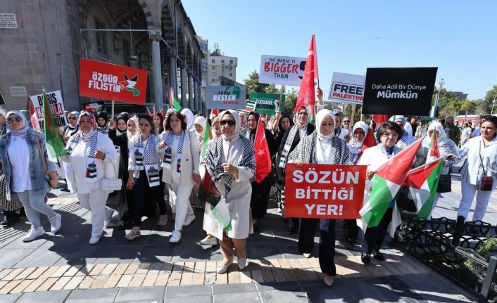 Büyükkılıç, eşi ile birlikte Gazze İçin Sessiz Çığlık Programına katıldı