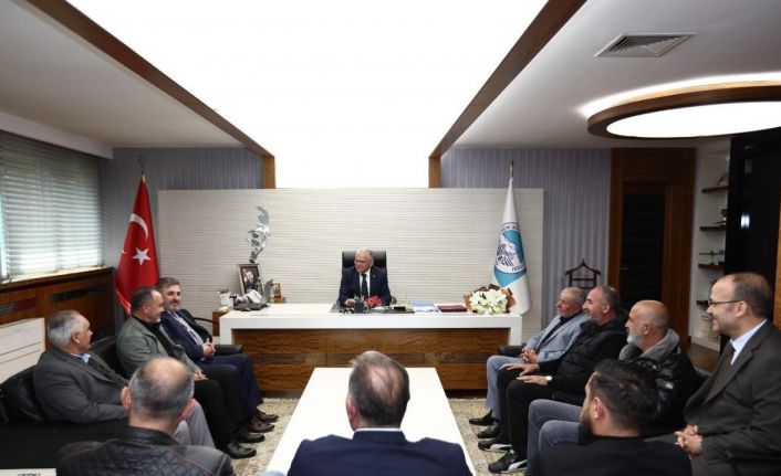 Büyükkılıç, hal esnafını makamında ağırladı