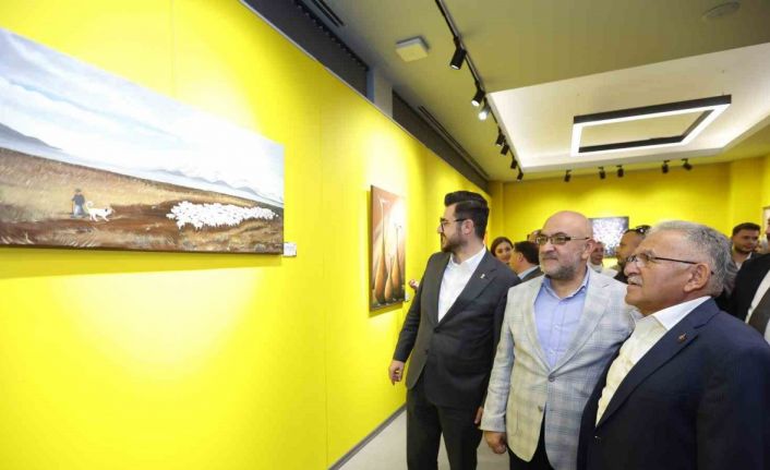 Büyükkılıç, Neşe Özhaseki’nin Renklerin Dili Resim Sergisi’nin açılışına katıldı