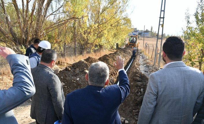 Büyükşehir’in Sarız’daki alt ve üst yapı yatırımları sürüyor