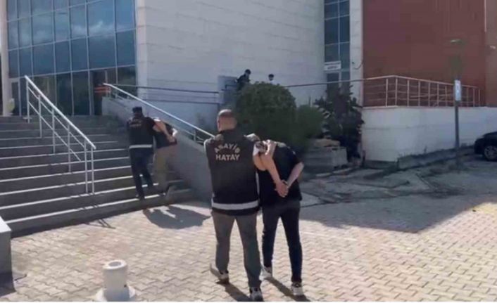 Çaldıkları motosiklete sahte plaka takan hırsızlık şüphelisi 2 şahıs yakalandı