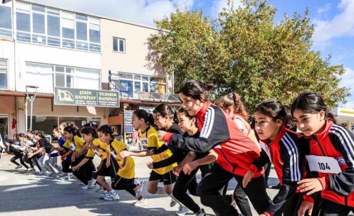 Çamelili çocuklar cumhuriyete koştu