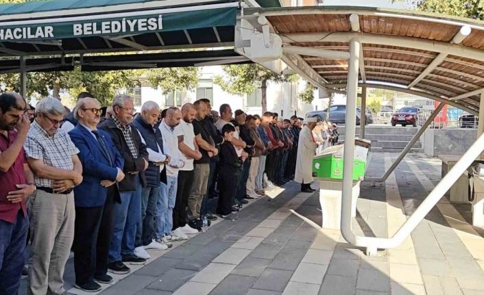 Cami çıkışında evlerinin önünde öldürülen karı-koca toprağa verildi