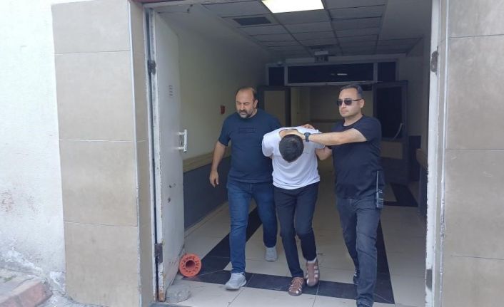 Camide boğazını kesip öldürdüğü adamın karısına "Şimdi git kocanın leşini topla" demiş