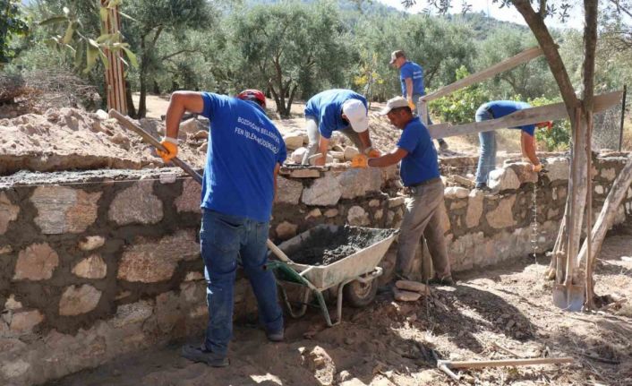 Çamlıdere’de köy içi yollar ve okul çevre duvarları yenilendi