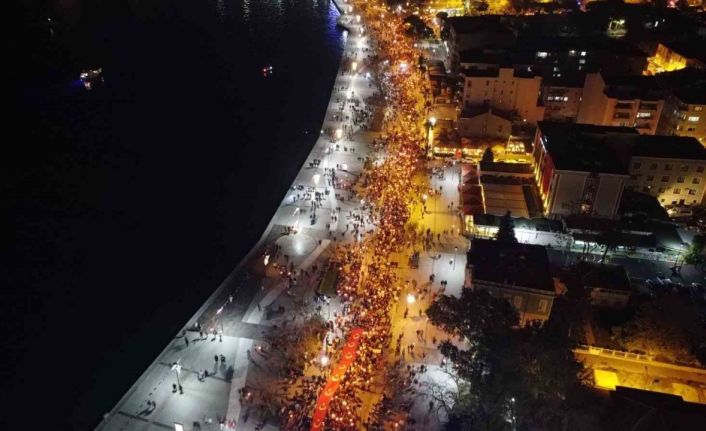 Çanakkale’de Cumhuriyet coşkusu fener alayıyla taçlandı