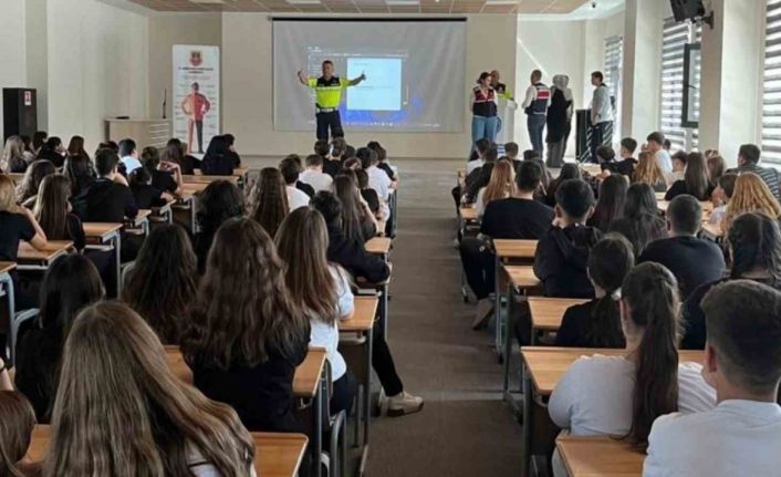 Çanakkale’de jandarma ekiplerinden lise öğrencilerine yönelik çeşitli eğitimler