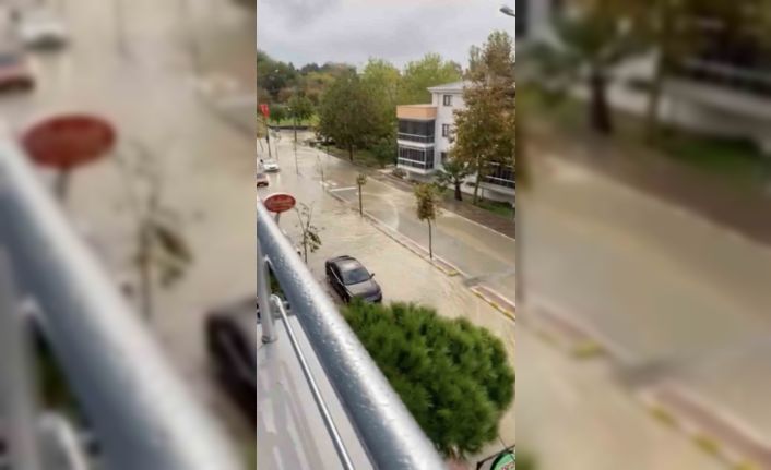 Çanakkale’de sağanak yağışta sokaklar sular altında kaldı