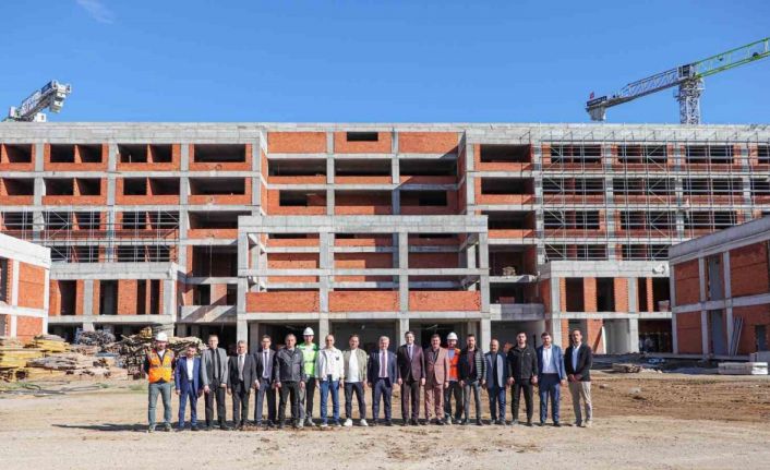 Canbey "Bu eser, Balıkesir’imizin sağlıkta geldiği seviyeyi bir üst noktaya taşıyacak"