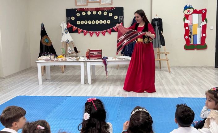 Çatak’ta miniklerden kültürel renklerle Cumhuriyet kutlaması