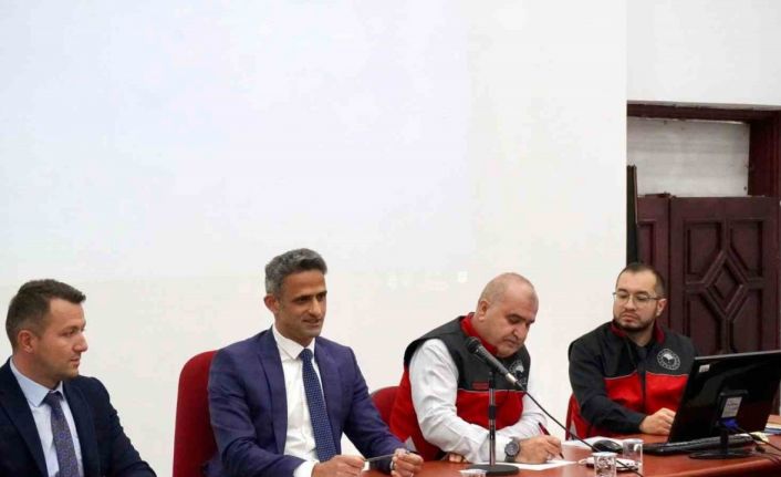 Çaycuma’da kahverengi kokarca böceğiyle mücadele toplantısı yapıldı