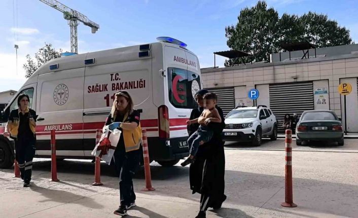 Çaydanlıktan üzerine kaynar su dökülen 2 yaşındaki çocuk yaralandı