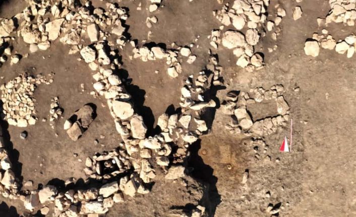 Çayönü Tepesi’nde 8 mezar gün yüzüne çıkarıldı