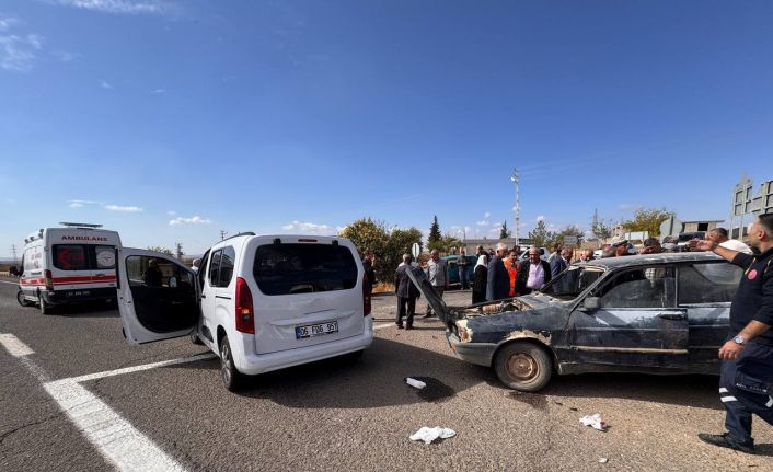 Cenaze yolunda kaza: 3 yaralı