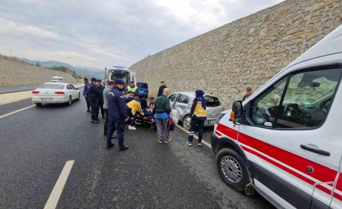 Cenazeye giden aile kaza yaptı: 3 yaralı