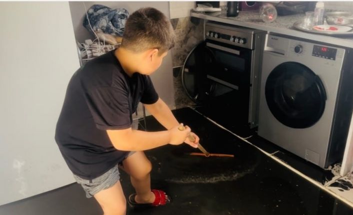 Ceylanpınar’da bir evi kanalizasyon suyu bastı