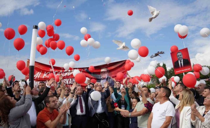 Cezaevinde bulunan eski başkan Muhittin Böcek’e gıyabında doğum günü kutlaması