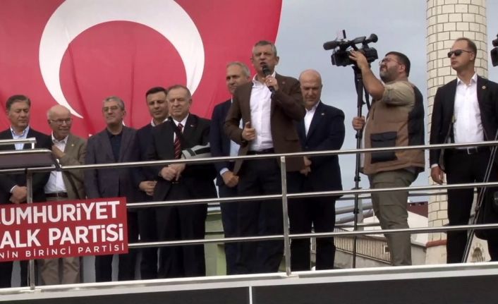 CHP Genel Başkanı Özel adliye önünde açıklamalarda bulundu