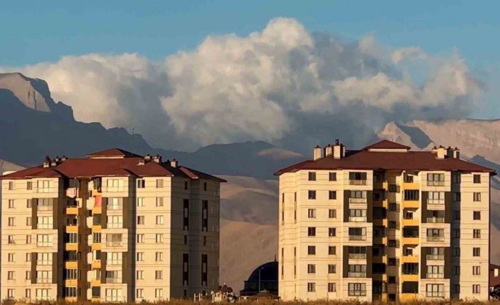 Cilo Dağı üzerindeki bulut kümesiyle mest etti