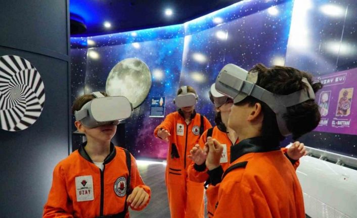 Çocuklar uzayın gizemini El Battani Uzay Evi’nde keşfediyor