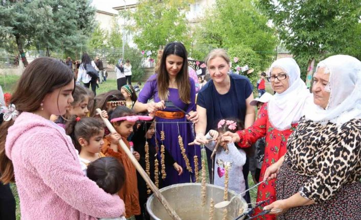 Çocuklara festivalde geleneksel üretim kültürü tanıtıldı