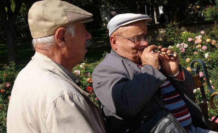 Çocukluğundan beri çaldığı sipsiyi yanından hiç ayırmıyor