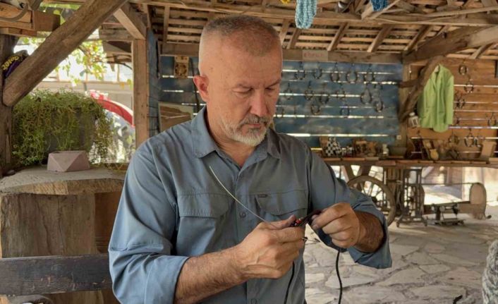 Çocukluk hobisini sanata dönüştürdü