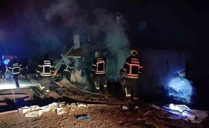 Çorum’da müstakil ev alev alev yandı: 7 kişi dumandan etkilendi