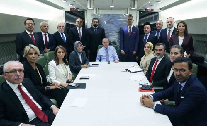 Cumhurbaşkanı Erdoğan:"(Gazze) Bu işin birinci derecede takipçisi Trump olacak. Bunu yaptığımız görüşmelerde de ifade etti. Huzur ikliminin oluşturulması için ne gerekiyorsa yapacağız. Mısır’da bir araya gelen ülkeler, bu huzur ikliminin güvencesi ol