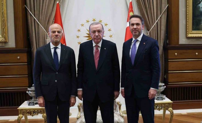 Cumhurbaşkanı Erdoğan, İtalya Milli Hidrokarbon Ajansı Başkanı Descalzi’yi kabul etti