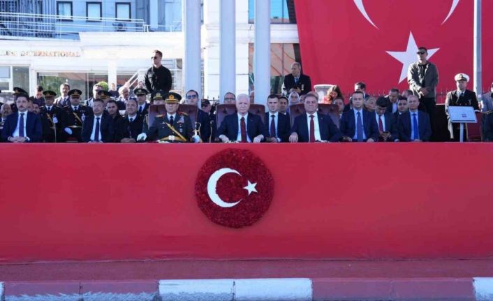 Cumhuriyet’in 102. yıl dönümü Vatan Caddesi’nde coşkuyla kutlandı