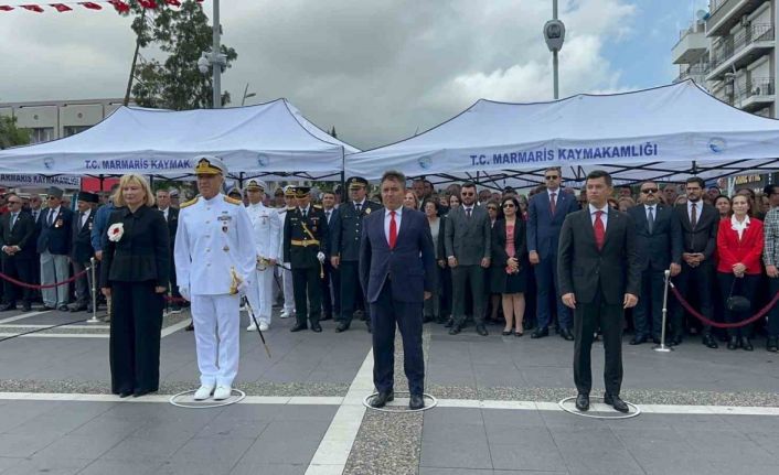 Cumhuriyetin 102. Yıldönümü Marmaris’te çelenk sunma töreni ile başladı
