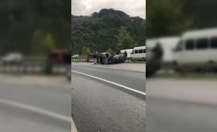 D-100’de sürücüsünün kontrolünden çıkan otomobil takla attı: 1 yaralı