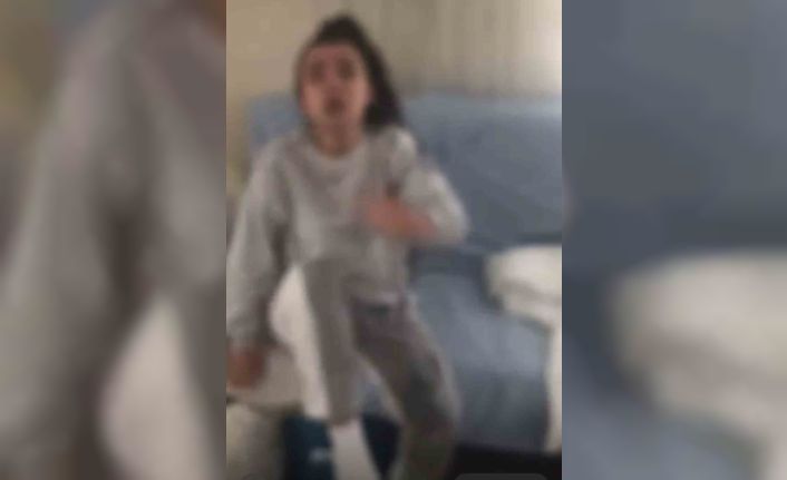 Darbettiği kız kardeşinin üzerine kaynar su döküp özür diletti