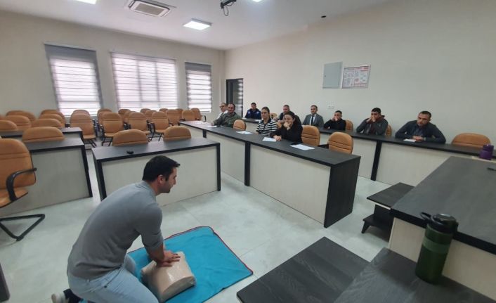 Demirci’de belediye personeline ilk yardım uygulama eğitimi verildi