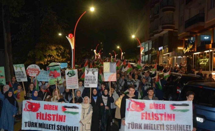 Demirci’de binlerce kişi Filistin’e destek için yürüdü