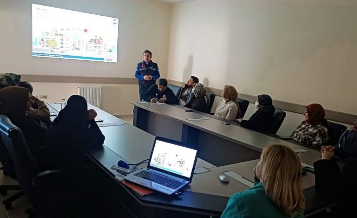 Demirözü’nde hastane personeline afet ve yangın eğitimi verildi