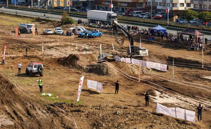 Deniz kenarında gerçekleştirilen zorlu Off-Road yarışları nefesleri kesti