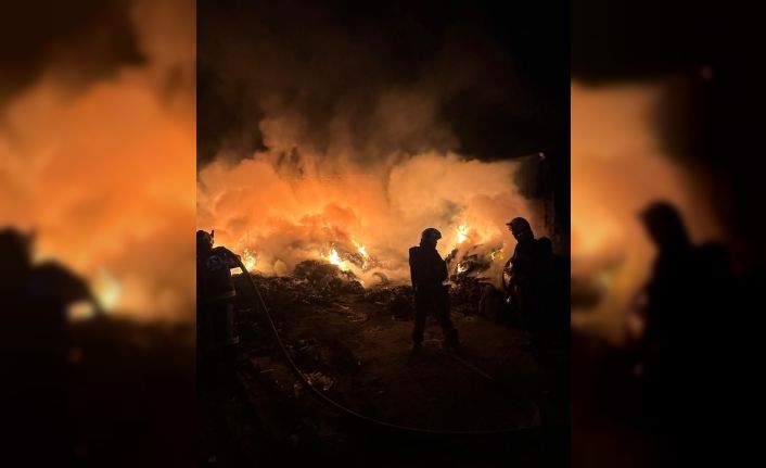 Denizli’de bir iş yeri alev alev yandı